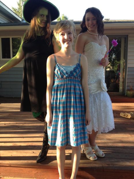 Oz characters at the Backyard Theatre